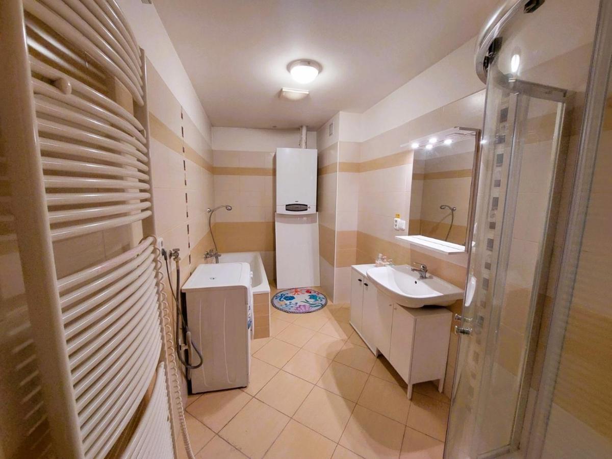 Prostorny Byt V Centru 3 Kk 80 M2 Hradec Králové Kültér fotó