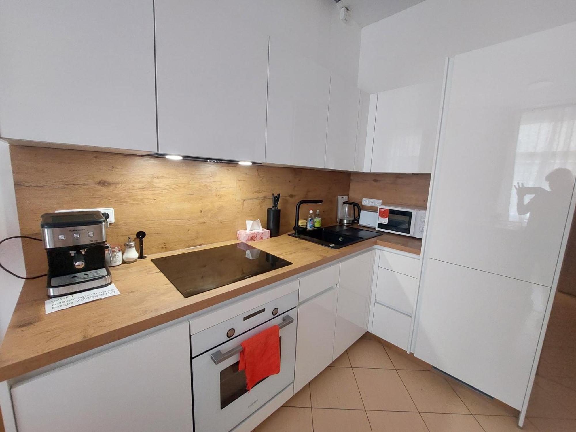 Prostorny Byt V Centru 3 Kk 80 M2 Hradec Králové Kültér fotó