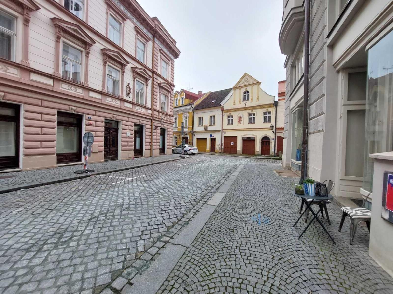 Prostorny Byt V Centru 3 Kk 80 M2 Hradec Králové Kültér fotó